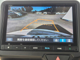 駐車時の安全確認をサポートするバックカメラも使用できます。