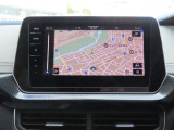 ディスカバーメディア搭載。「VW Connect」というeSIMが内蔵された画期的なシステムです。地図データなど自動で情報を更新することができるのが大きな魅力。なお、CD/DVD・TVは廃止されてます