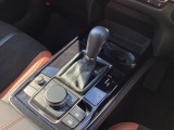 アクセルペダルを踏み込む量や速さに応じて変速パターン化をし、人馬一体の運転感覚を発揮してくれる6速オートマ!