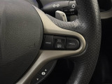 【クルーズコントロール】アクセルペダルを踏まずに一定の車速で走行できますので、高速道路など加減速の少ない道で便利です。