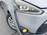 【LEDヘッドライト】悪天候や夜間走行時も良好な視界を確保し安心して運転できる高輝度LEDヘッドライトを装備!点灯速度が早く、消費電力も抑えられています。