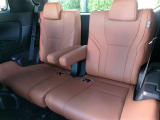 【Wリフレッシュ施工】当社のU-Carは納車前に安心の『Agチタンによる室内抗菌&消臭』処理、『エンジン内のクレンジング』とバッテリー、ワイパーゴム、オイル、オイルフィルターの4点を交換してお渡ししています。
