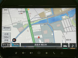 地図を大きく表示できる画面で、周辺の道路や現在地を確認しやすい仕様です。目的地までの道順を調べる際にも見やすく、慣れない場所へのお出かけをサポートします。