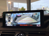 【パノラミックビューモニター】専用のカメラにより、上から見下ろしたような視点で360度クルマの周囲を確認することができます☆死角部分も確認しやすく、狭い場所での切り返しや駐車もスムーズに行えます。