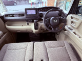 フロント(運転席・助手席)周りです。