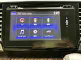 オーディオをはじめ、電話や情報などのメニューが画面に並び、使いたい項目を選びやすい構成です。各種設定もひとつの画面から確認でき、日常の操作をスムーズに行えます。