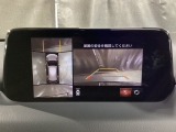360度モニターは、4つのカメラによる前後左右・俯瞰映像でドライバーからは見えない領域の危険認知をサポート!全周囲の死角を減らし、狭い駐車場や幅寄せ、T字路の進入などの運転の安心感を高めます!