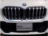 【キドニーグリル】BMWは約90年もの間、ほぼ全ての車両にひと目でBMWだと分かるこの特徴的なフロントグリルが備えられ、デザイン・アイコンとして親しまれてきました。