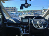 スタイリッシュなインパネ周りです!運転の際、常に目にする部分は、シックにまとめた飽きの来ないデザインが人気です!