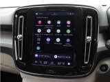 Google搭載のボルボなら、車内にいながら多彩なデジタルライフをお楽しみいただけます。Google Playから必要なアプリをダウンロードして、有意義な移動時間を楽しみましょう。