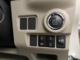 納車前に12ヶ月点検・エンジンオイル交換・ バッテリー交換・ワイパーゴム交換・キーレス、キーフリーの電池交換を実施しております。ダイハツの整備士がきっちりと点検したお車をお届けいたします!