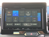 多彩なメディア再生に対応し、旅の思い出を音楽とともに楽しめます。ラジオやCD、USBなど、お好みの音源でドライブを彩りましょう。