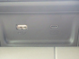 ■USBジャック付き☆携帯電話の充電が可能です
