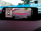 360&deg;ビュー装備です。狭い場所での車庫入れや切り替えしの時など目で見て確認できるので便利ですね。