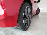 リヤタイヤの溝も十分に残っております。タイヤサイズは205/50R17となっております。