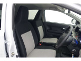 しっかりとしていて上質な座り心地のシートです。 座り心地も良くて長時間の運転も快適ですよ。 肌触りの良いシートが評判です。