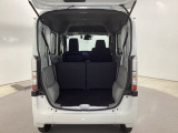 コンパクトボディーなのに、荷室はこんなに広々!たくさん荷物が積めますよ。
