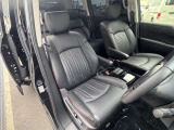 【運転席&助手席】レザーシート仕様でパワーシートです☆シートも暗めのお色なので、汚れが目立ちにくいです☆