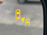 【リヤビークルディティクション】走行中、ドアミラーの死角になりやすい箇所に後続車が接近するとサイドミラー付近に警告を表示、ドライバーに注意喚起と、万一の際はハンドル操作をアシストをします。