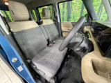 運転席まわりには十分なスペースがあり、大柄な方でもゆったり運転していただける環境です。
