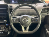 【純正革巻きステアリング】上質な革を使用することで、手にしっかり馴染みとても運転しやすいハンドルです♪