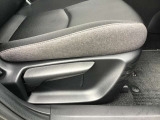 シートリフター搭載で、身長を気にせず乗っていただけます。