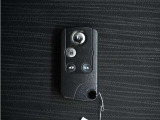◆スマートキー◆カギをバッグやポケットに入れたままでもドアロックの開閉ができる『スマートキー』付き!雨天や暗くなってもカギを取り出す必要がなくドアの開錠&エンジンも始動できます