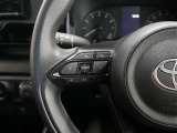 ステアリングスイッチ付き。前方から目を離すことなく操作することが可能です。
