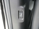 ◆後席用スライドドアスイッチ◆後席専用のスライドドアスイッチがあるのでドアの開け閉めもスイッチ1つで開閉可能です。