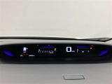 視認性に優れたメーターを採用しており、走行中でも車速や情報が分かりやすく表示されます。運転時の視線移動をむりのない範囲に抑え、快適で安心感のあるドライブをサポートします。