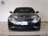 BMW代表的な特徴のキドニーグリル。BMWのすべてのモデルに採用され、BMWらしさを強調しております。