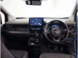 オシャレなインテリアで運転する気分も盛り上がりますよね^^