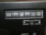 オートマチックハイビームとは、先行車や対向車のライトを認識し、ハイビームとロービームを自動で切り替える機能です。夜道の視界を確保します。詳細は販売店スタッフまでおたずねください。