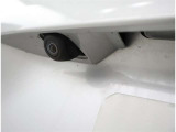 バックカメラが付いているので後方確認が非常にしやすいです。今や運転初心者も熟練者も必須装備!ついていて損はないですね♪