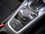 Audi正規ディーラーが高品質をお約束。高度な訓練・教育を受けたAudi専任メカニックが、100項目にもおよぶ精密な点検を実施いたします。すべてをクリアしたAudi車だけが、あなたのお手元に届けられるのです。