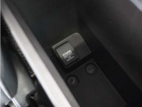 ◆アクセサリーソケット◆ドラレコの電源やスマートフォンの充電等に使用できる便利な電源ソケット!使いやすい場所に装備されています。