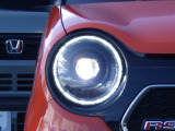 ★LEDヘッドライト搭載★ 白っぽく光る明るく省電力なLEDライト!先進的な白い輝きでフロントフェースを引き締めます☆
