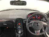 【前方視界】開放的な前方視界!運転がしやすく疲れにくいです♪窓が大きく、見通しがとっても良いおクルマですよ♪