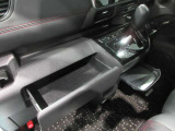 インストスライドボックス ティッシュボックスがまるまる一つ入るボックスです運転席からも開け閉め可能です
