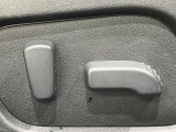 【パワーシート】スイッチ一つで簡単にシートの微調整が可能!電動だから力もいりません!快適なシートポジションにセットして、快適なドライブをお楽しみください。
