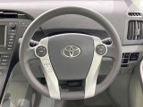 インテリアに合わせたデザインのステアリングは、運転される方のことも考え、運転しやすい形状、大きさです。是非一度、実際に触ってお確かめください。