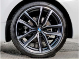【BMWアロイホイル】軽量かつ強度に拘ったアロイホイル。走行性能ポテンシャルを引き出す設計。車の足元を引き締めてくれる大きなポイントはアロイホイルです。