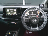 スッキリとした運転席回りになっています。