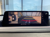 狭い場所での駐車やすれ違いなどでより的確な運転操作に役立つ360&deg;ビューモニターが装備されています。
