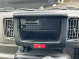 FM/AMラジオが付いています。ナビやオーディオの取り付けも賜わります。詳しくは営業部員にお尋ねください。