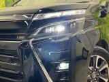 【LEDヘッドライト】悪天候や夜間走行時も良好な視界を確保し安心して運転できる高輝度LEDヘッドライトを装備!点灯速度が早く、消費電力も抑えられています。