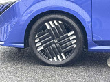 高級感引き立てるアルミ装着車。お洒落は足元からですね!