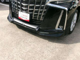 TRD製のフロントスポイラーを装備しています。