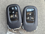 便利なスマートキー付き。キーを取り出さずにドアの施錠・解錠やエンジン始動が可能です。