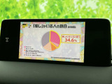 画面でテレビ番組を楽しめる装備です。停車中の待ち時間などに映像を視聴でき、車内で過ごす時間をより快適に演出します。視聴は安全に停車した状態でお楽しみください。